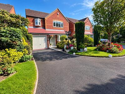 Suffolk Close, 4 bedroom Detached House for sale, &pound;450,000