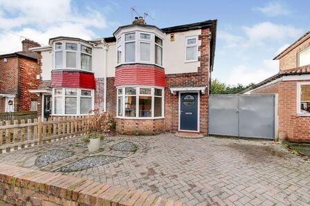Park Avenue, 2 bedroom Semi Detached House to rent, £1,050 pcm