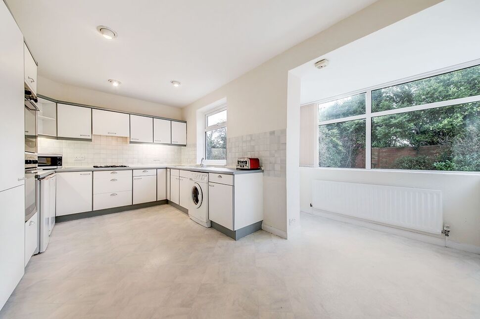 Kitchen / Dining Area