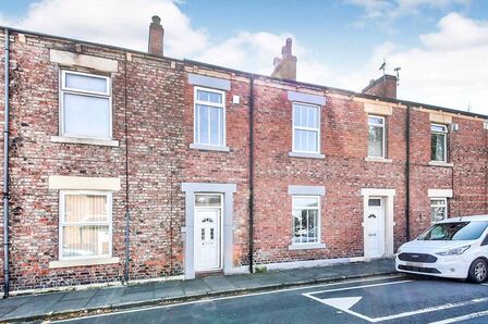 North Road, 3 bedroom Mid Terrace House to rent, £850 pcm