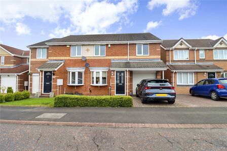 Woodlands Grange, 3 bedroom Semi Detached House to rent, £1,250 pcm