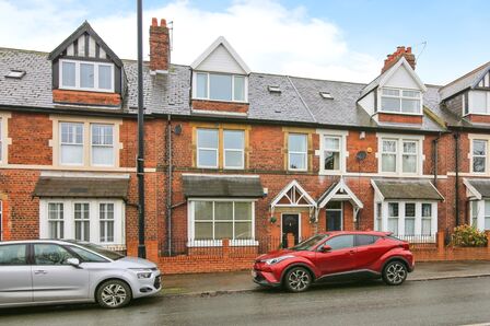 Station Road, 5 bedroom Mid Terrace House for sale, £410,000