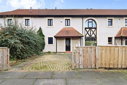 3 bedroom Mid Terrace House for sale