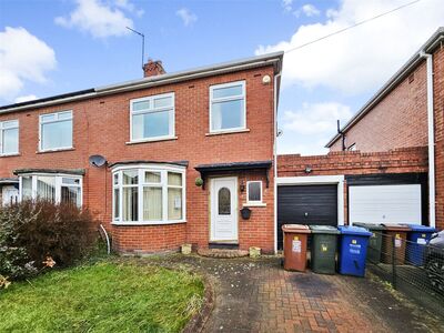 Woodhead Road, 3 bedroom Semi Detached House for sale, £180,000