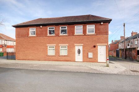 Goschen Street, 1 bedroom End Terrace Flat to rent, £525 pcm