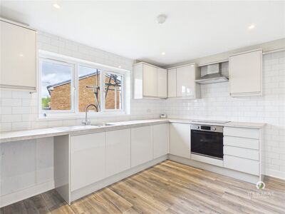 3 bedroom Mid Terrace House to rent