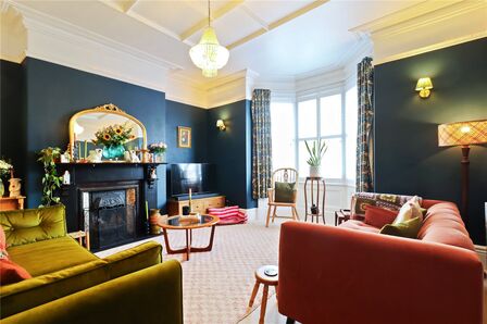 4 bedroom Mid Terrace House for sale