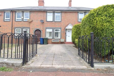 3 bedroom Mid Terrace House for sale