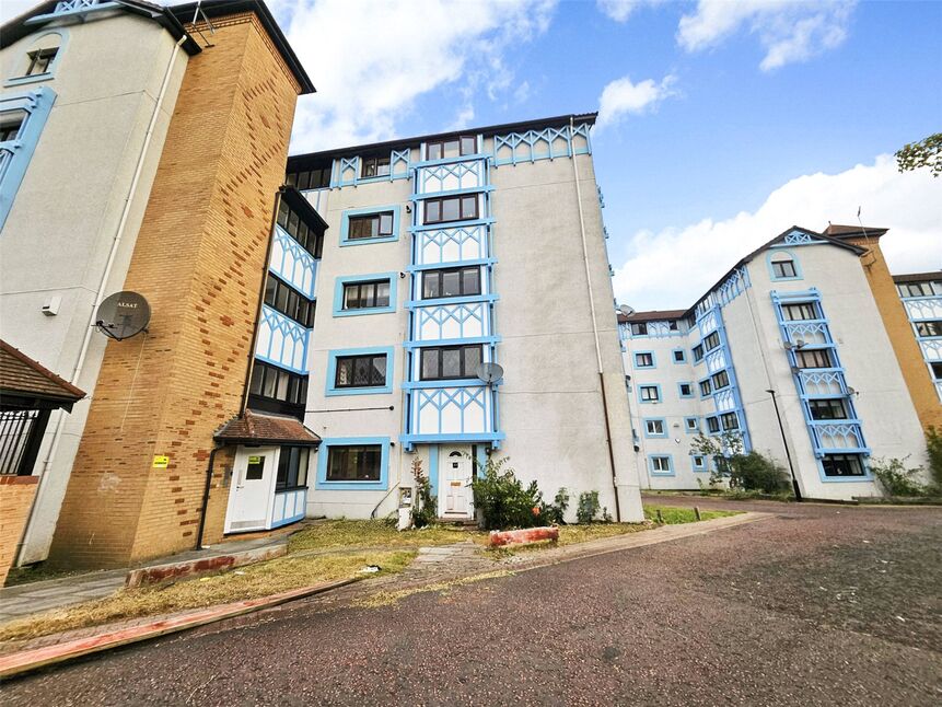 Main image of 3 bedroom Flat for sale, Alnham Court, Newcastle upon Tyne, Tyne and Wear, NE3