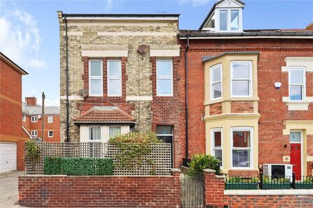 6 bedroom Mid Terrace House to rent