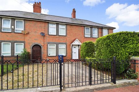 3 bedroom Mid Terrace House for sale