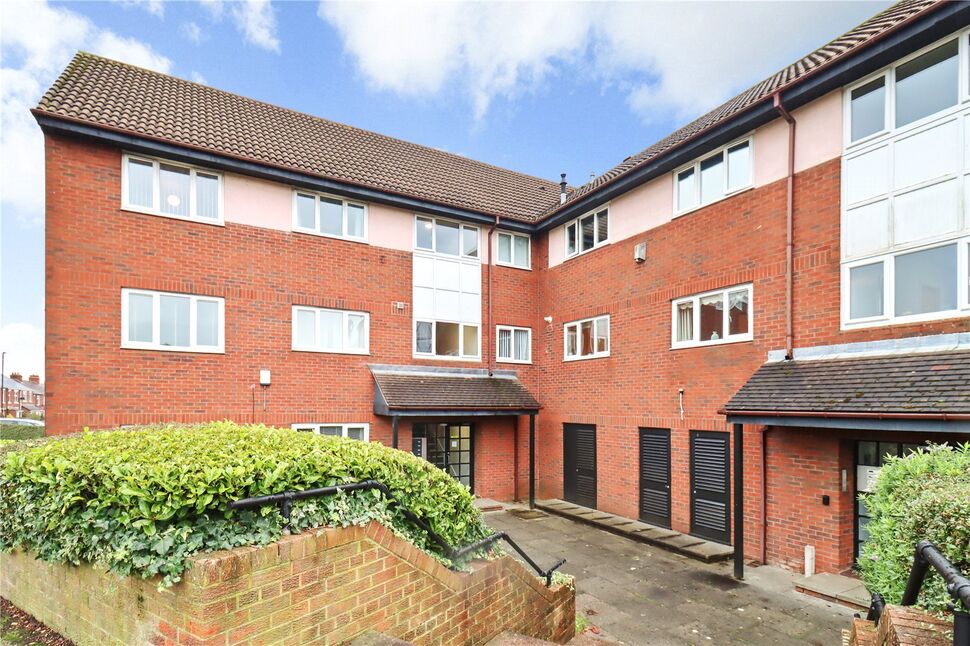 Main image of 1 bedroom  Flat for sale, Park View Court, Newcastle upon Tyne, Tyne and Wear, NE12