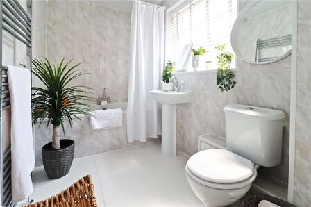 Armstrong Road, 3 bedroom  Flat for sale, £110,000