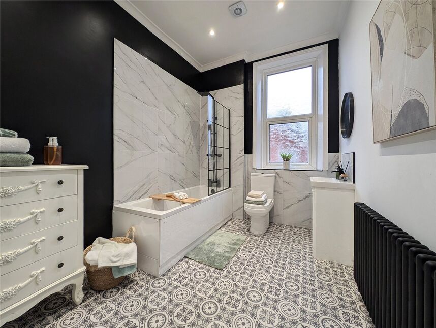 2 bedroom Flat for sale