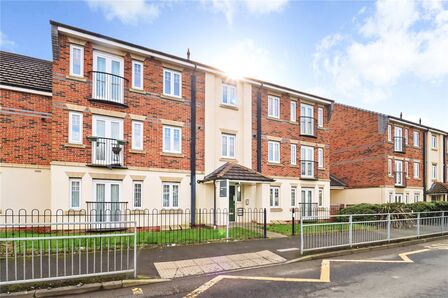 Windermere Close, 2 bedroom Flat for sale, &pound;125,000