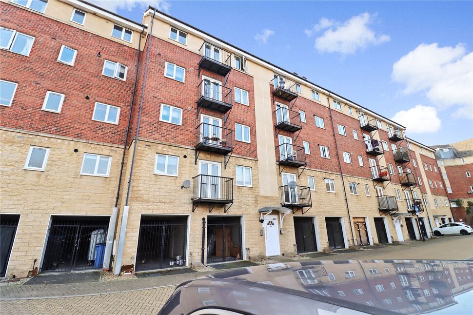 2 bedroom Flat for sale