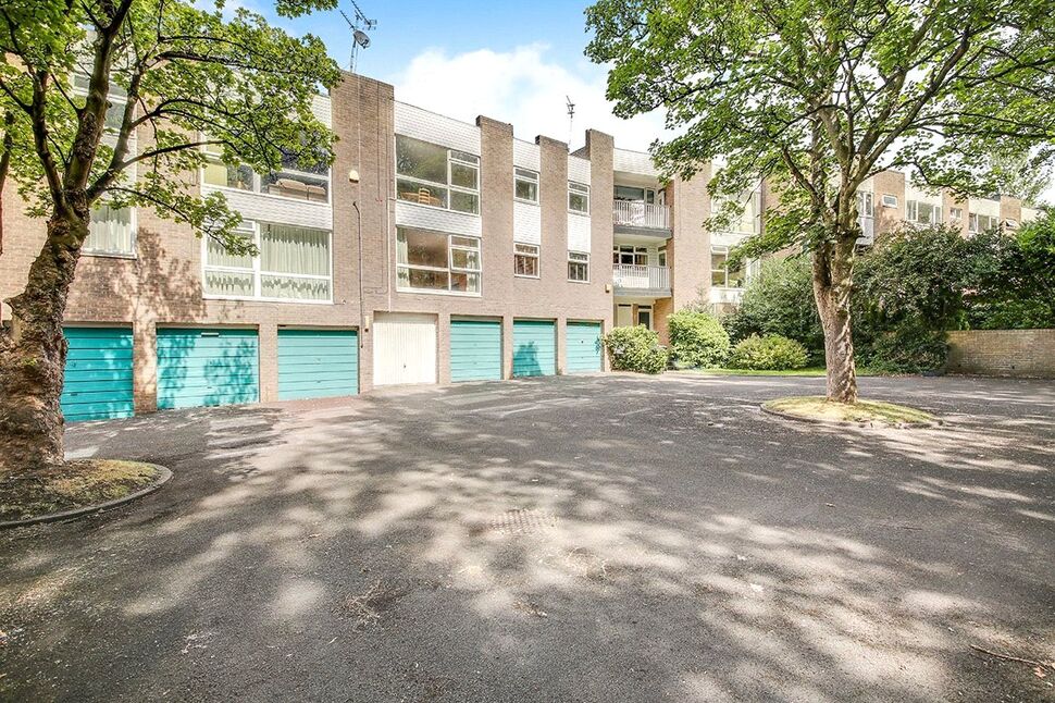 3 bedroom Flat for sale