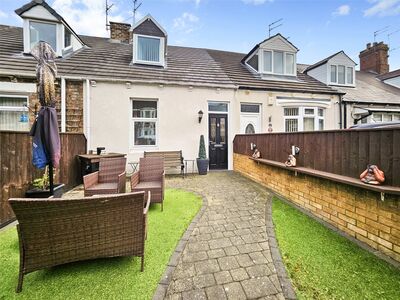 The Avenue, 2 bedroom Mid Terrace House for sale, &pound;160,000