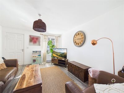 3 bedroom Mid Terrace House for sale