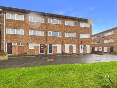 3 bedroom Mid Terrace House for sale