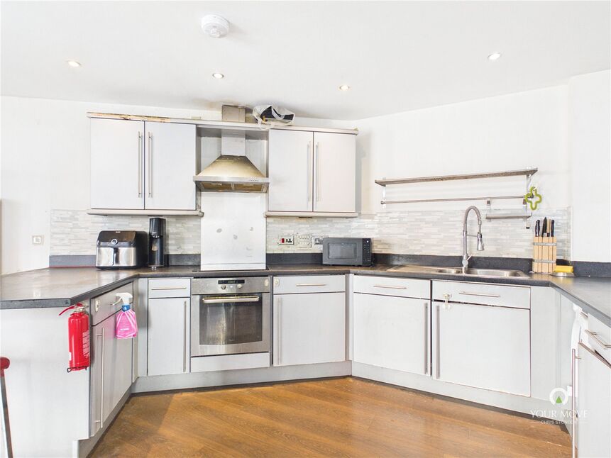 Kitchen / Living Area
