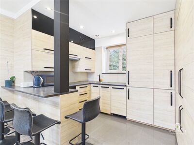 3 bedroom Flat to rent