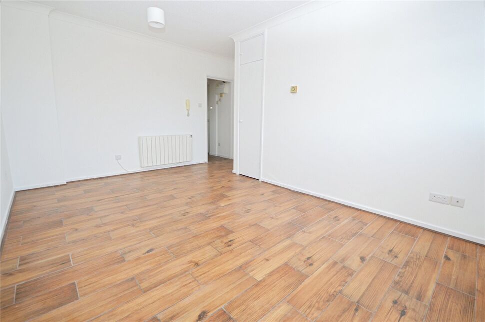 Main image of 1 bedroom  Flat to rent, Flat 3 Fourways House 121a Nelson R, Whitton, Twickenham, TW2