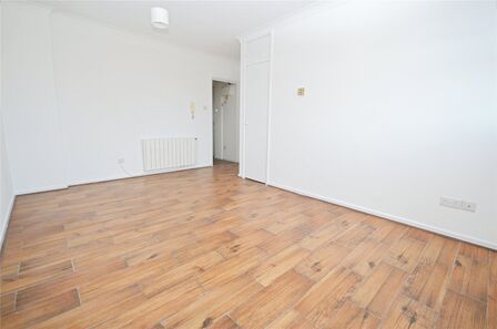 Flat 3 Fourways House 121a Nelson R, 1 bedroom  Flat to rent, £1,350 pcm