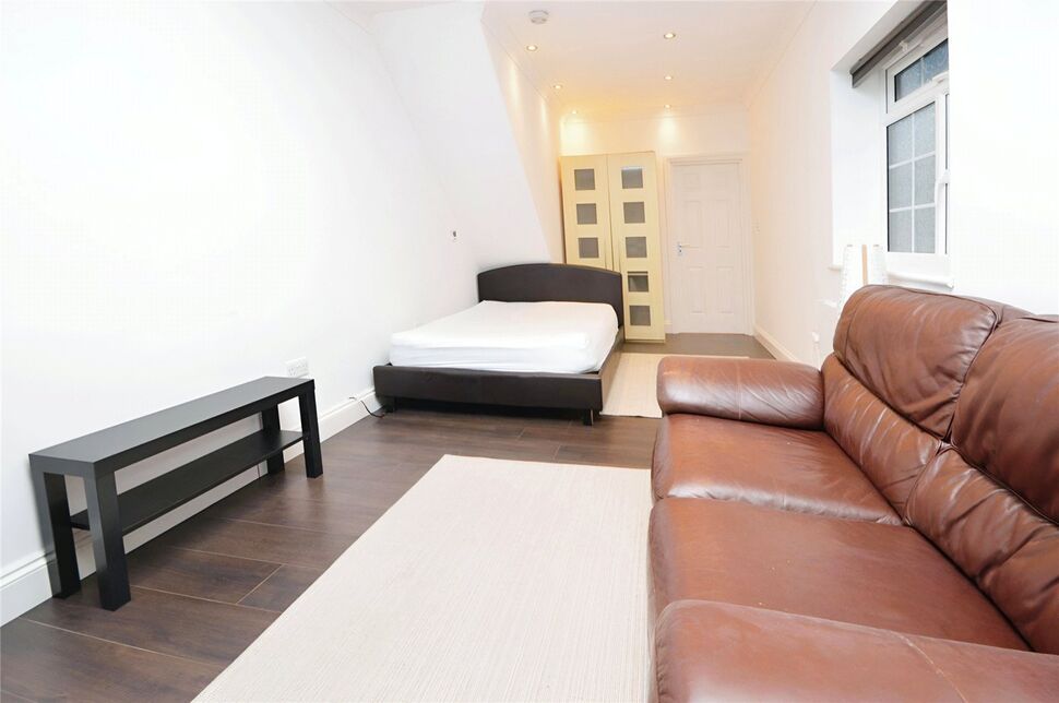 Main image of  Flat to rent, Waverley Avenue, Whitton, Twickenham, TW2
