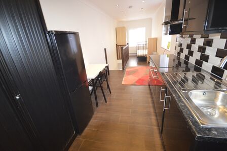 Waverley Avenue,  Flat to rent, £900 pcm