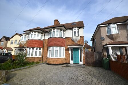 230 Nelson Road, 1 bedroom  Flat to rent, £1,200 pcm