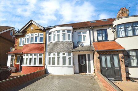 3 bedroom Mid Terrace House to rent