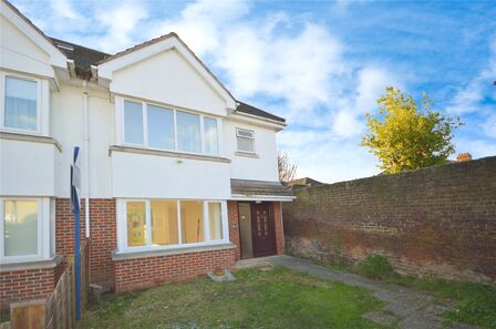 Mandeville Road, 4 bedroom Semi Detached House to rent, £3,000 pcm