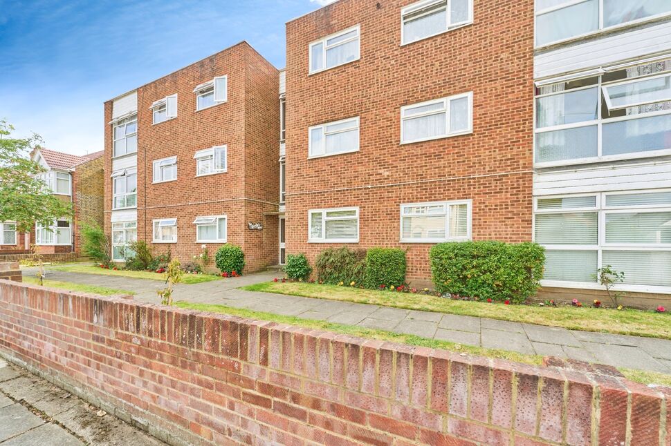 Main image of 2 bedroom Flat for sale, Heathside, Whitton, Hounslow, TW4