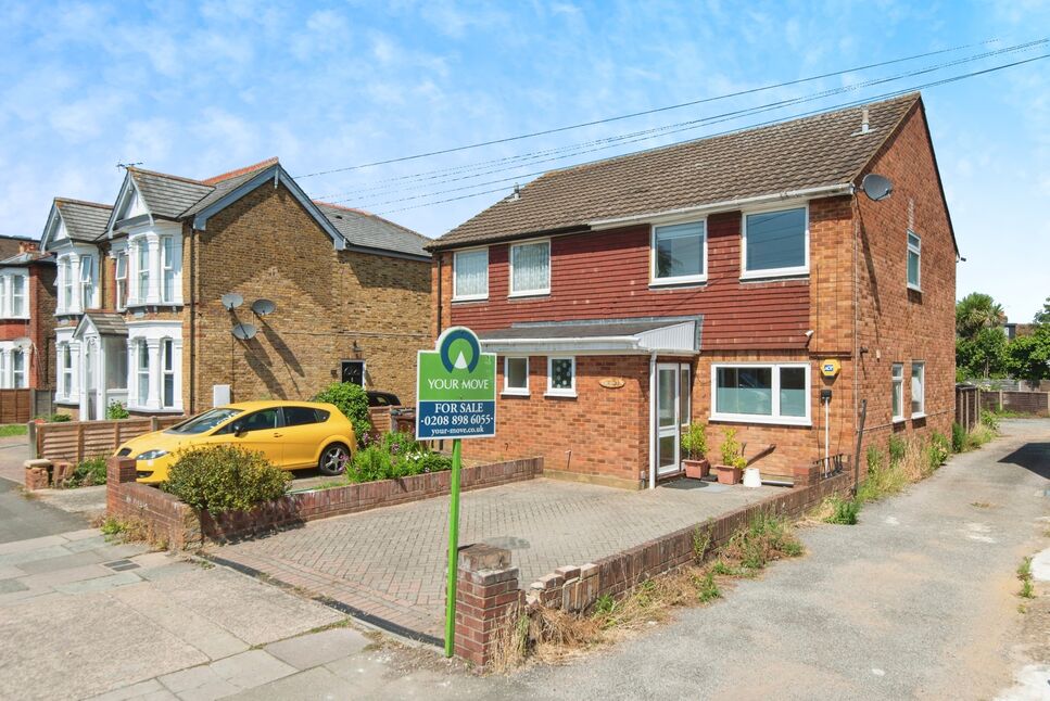 Main image of 3 bedroom Semi Detached House for sale, Hanworth Road, Feltham, TW13