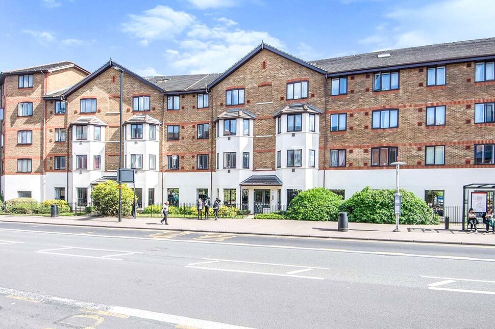 Main image of 1 bedroom Flat for sale, Grove Road, Hounslow, TW3