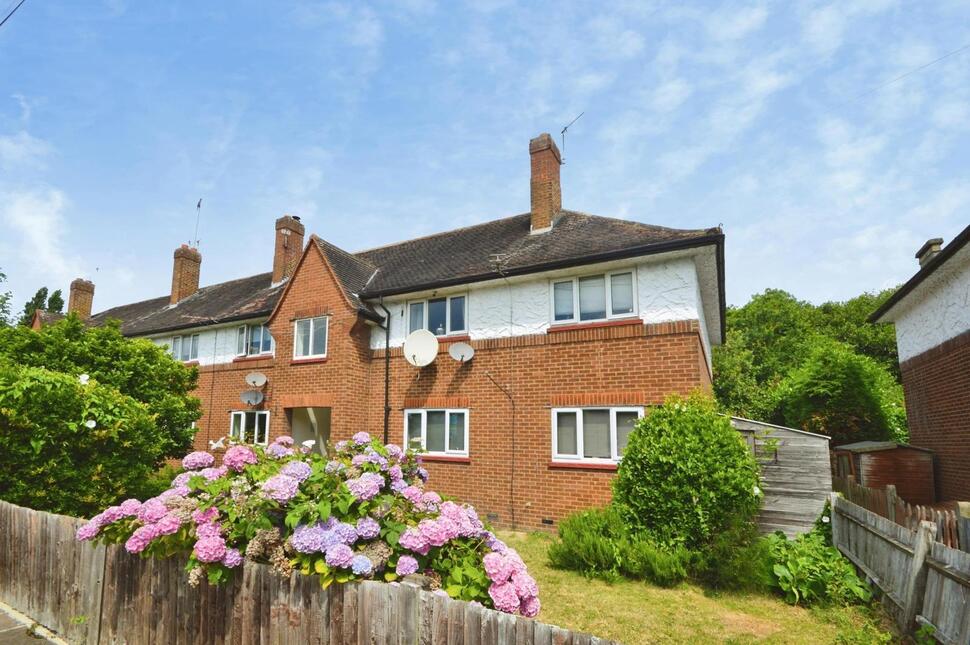Main image of 2 bedroom Flat for sale, Marlow Crescent, Twickenham, TW1