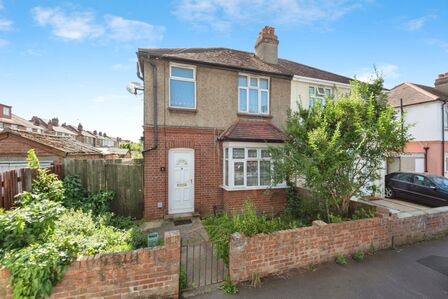 Rosslyn Avenue, 3 bedroom Semi Detached House for sale, £450,000