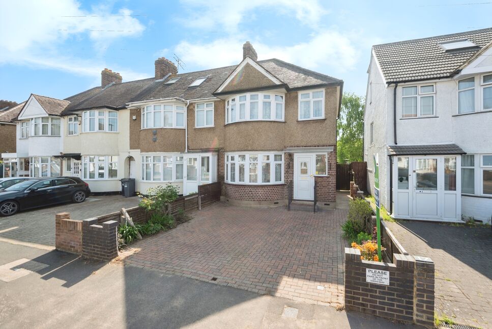 3 bedroom End Terrace House for sale