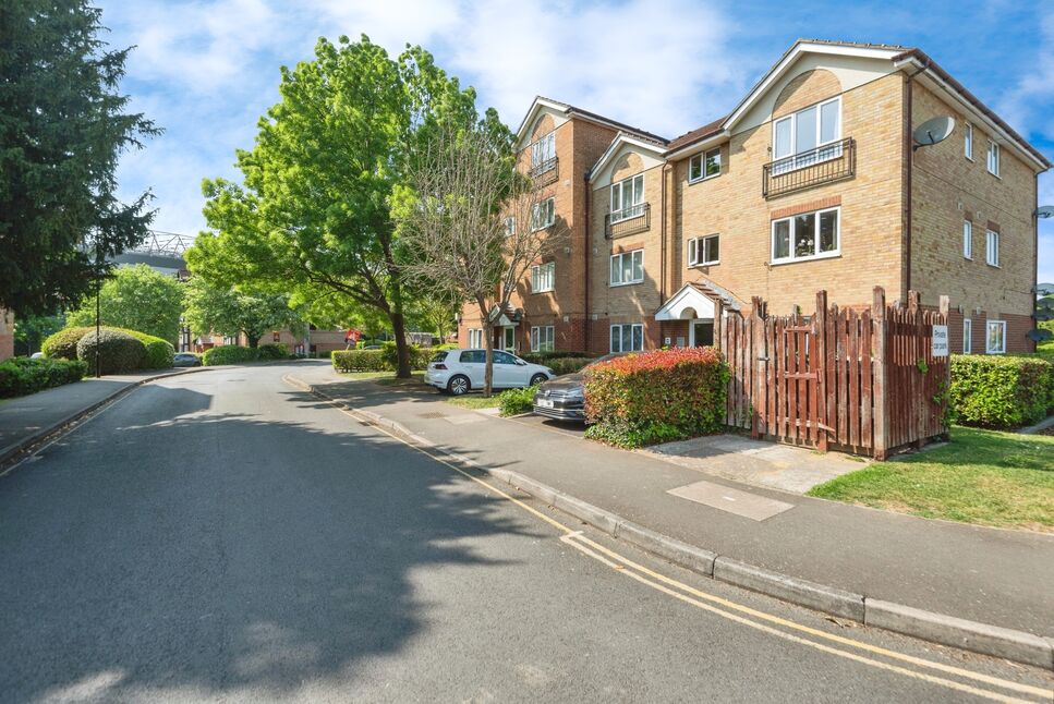 Main image of 1 bedroom Flat for sale, Varsity Drive, Twickenham, TW1
