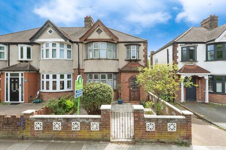 Kneller Road, 3 bedroom Semi Detached House for sale, £675,000