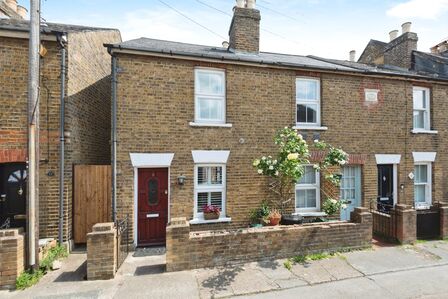 2 bedroom End Terrace House for sale