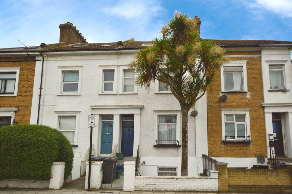 Main image of 2 bedroom  Flat for sale, Whitton Road, Hounslow, TW3