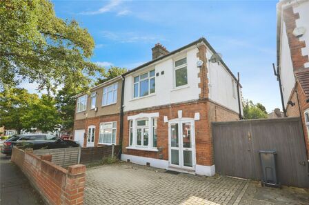 Maswell Park Road, 3 bedroom Semi Detached House to rent, £2,300 pcm