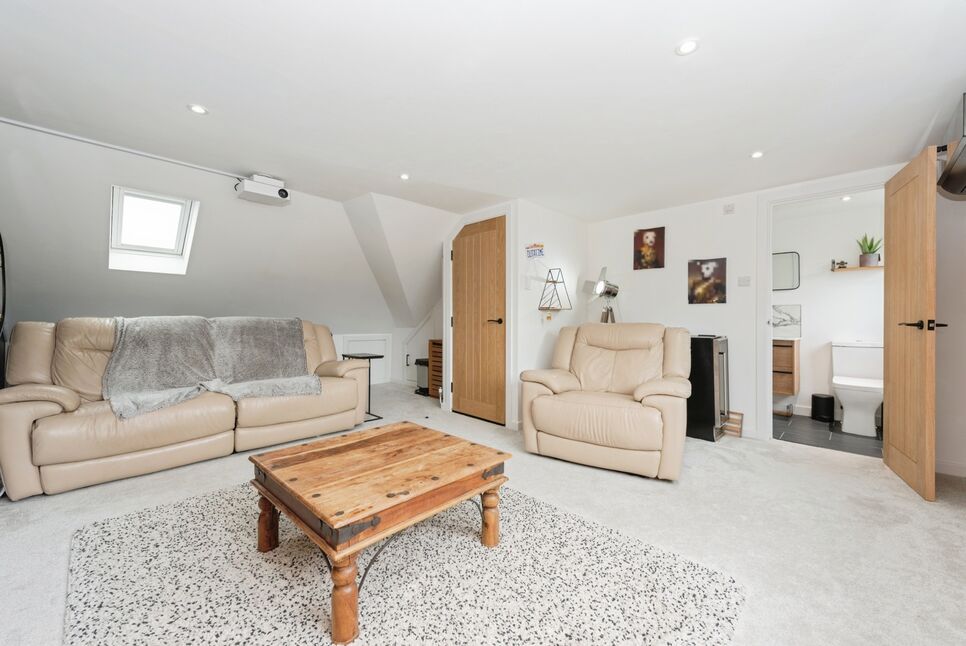 Bedroom 2 / Cinema