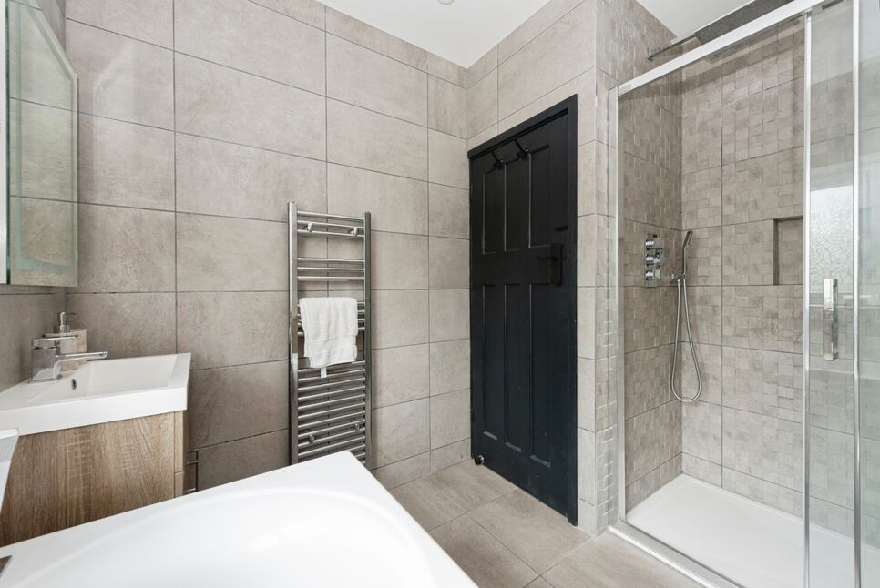 Bathroom / Shower
