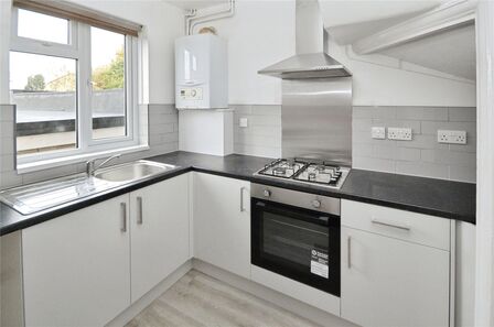 High Street, 4 bedroom  Flat to rent, £2,000 pcm