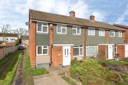 Meadow Close, 3 bedroom End Terrace House for sale, &pound;625,000
