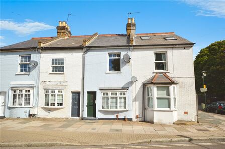 Kneller Road, 2 bedroom Mid Terrace House to rent, £1,900 pcm