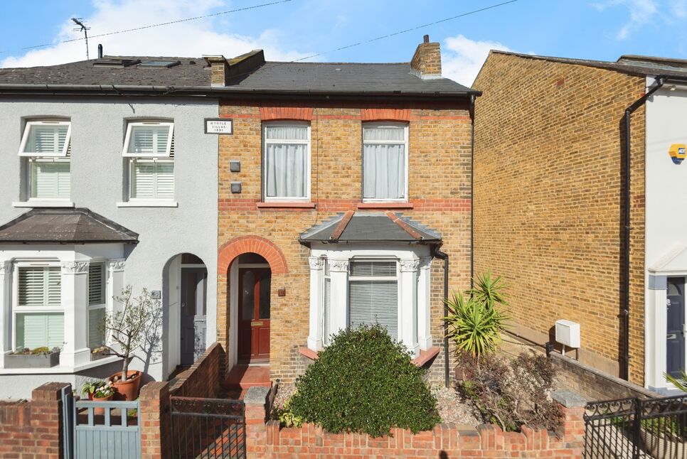 Main image of 3 bedroom Semi Detached House for sale, Temple Road, Hounslow, TW3